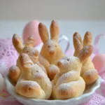 Süße Häschen aus Quark-Öl-Teig: Einfaches Rezept für Ostern First Image First Image